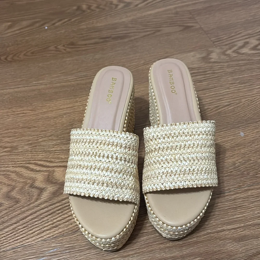 Sandals - Picture 2 of 4
